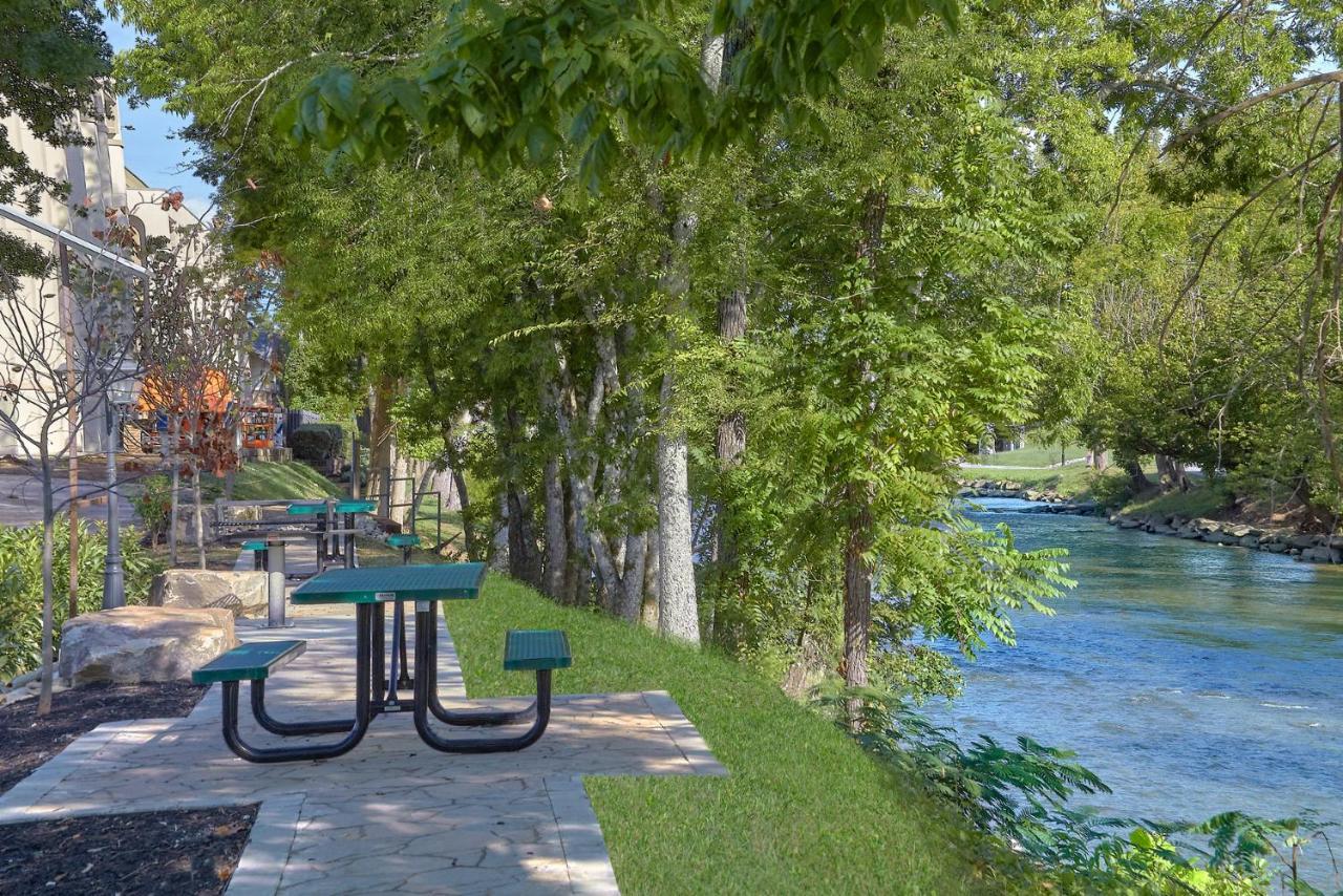 The Inn On The River Pigeon Forge Exteriör bild