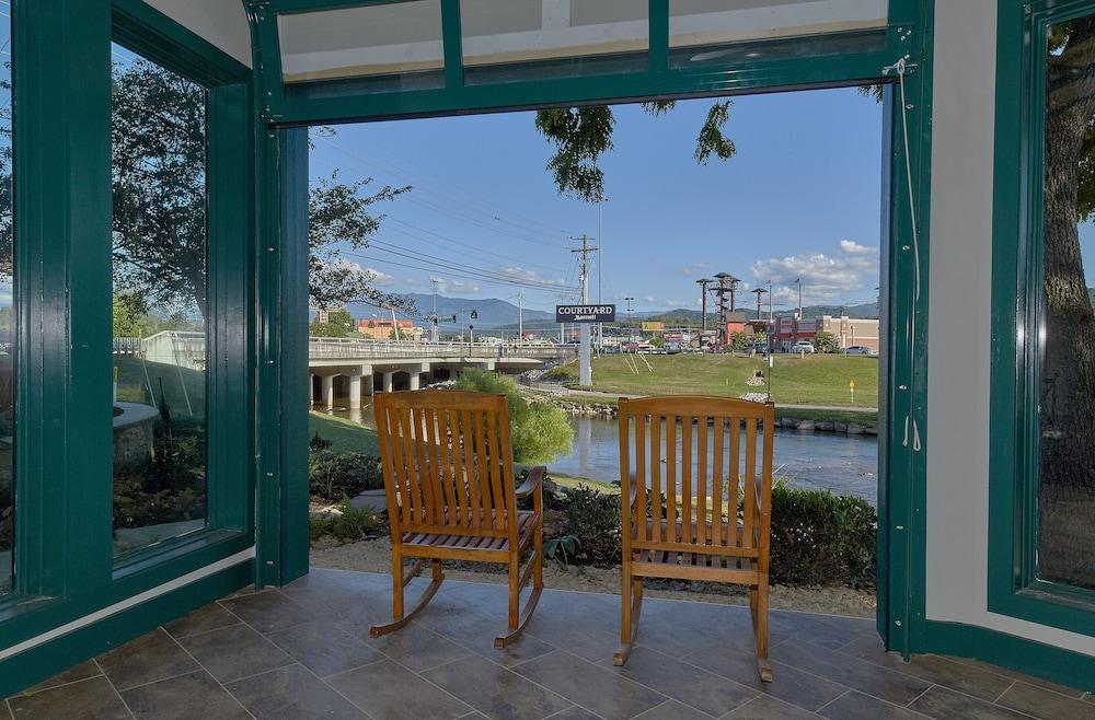 The Inn On The River Pigeon Forge Exteriör bild