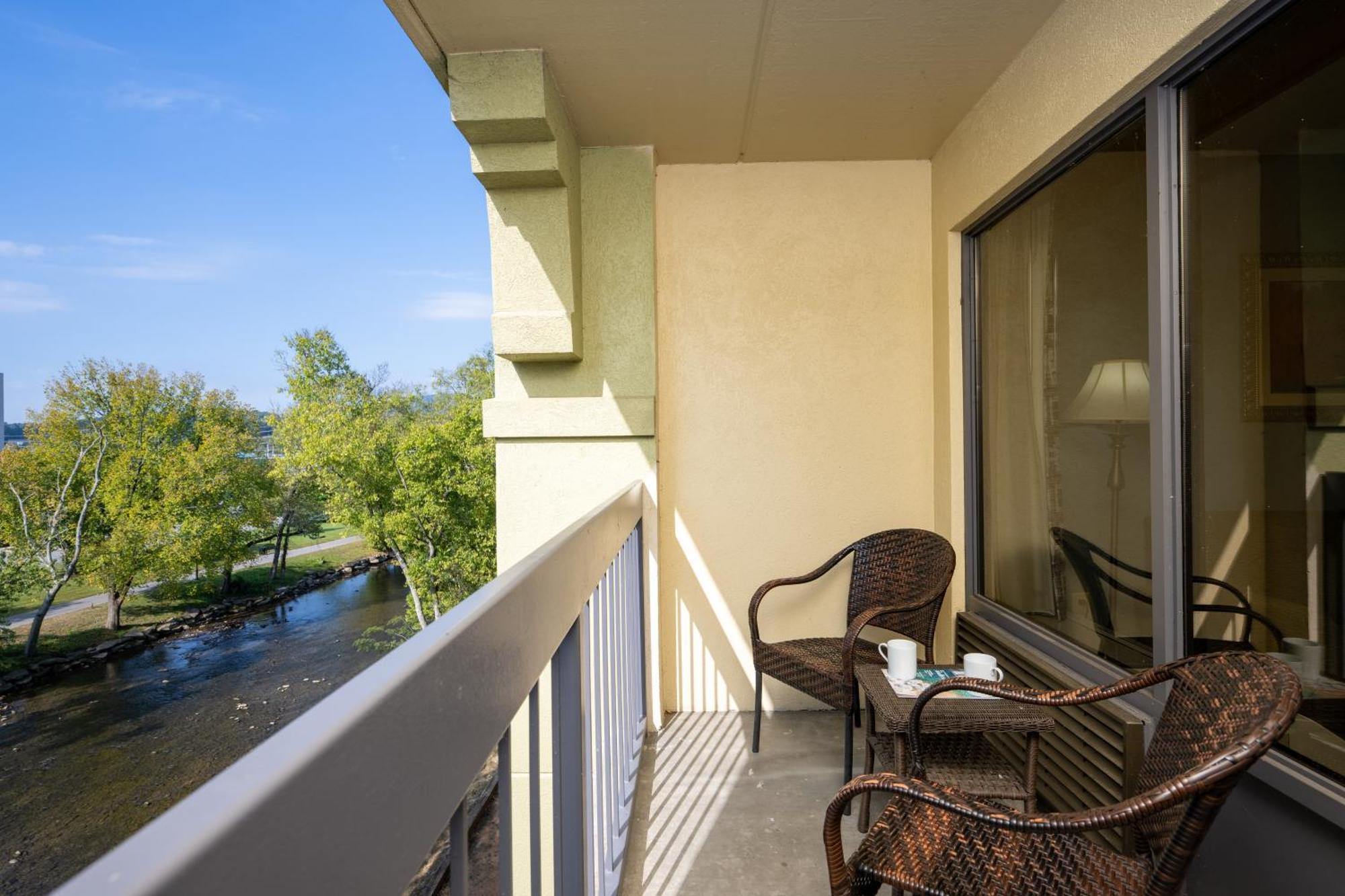 The Inn On The River Pigeon Forge Exteriör bild