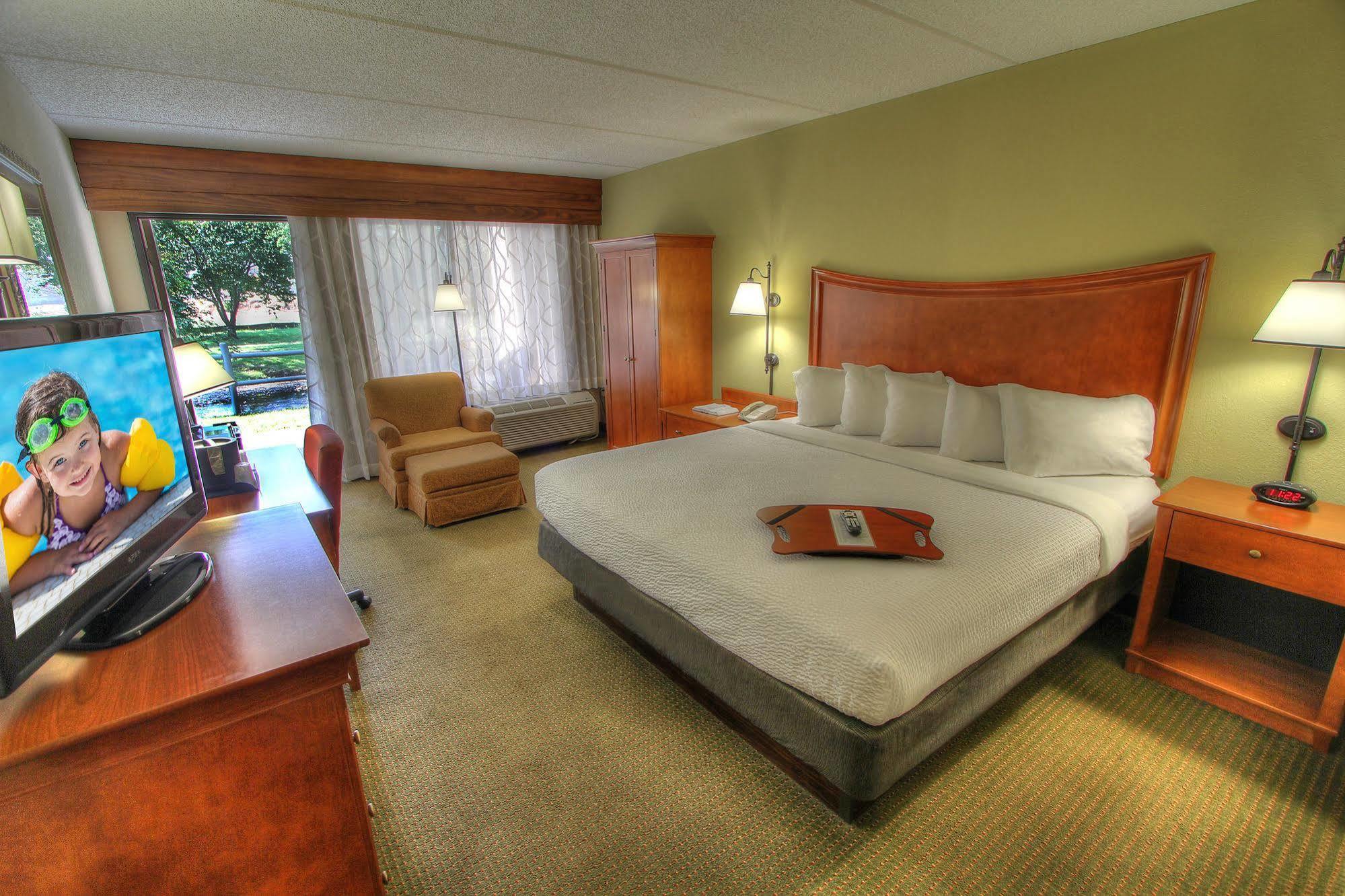 The Inn On The River Pigeon Forge Exteriör bild