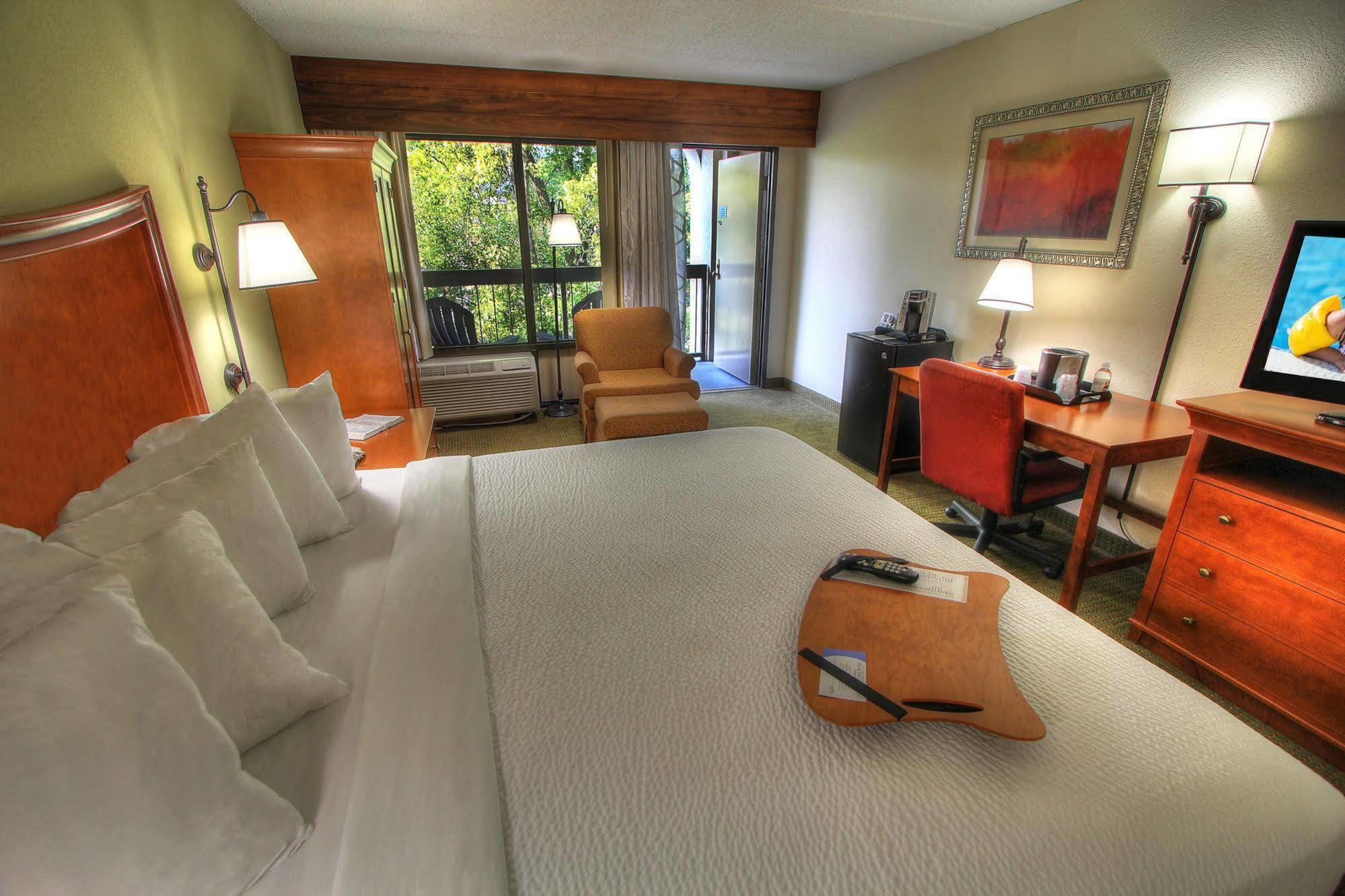 The Inn On The River Pigeon Forge Exteriör bild
